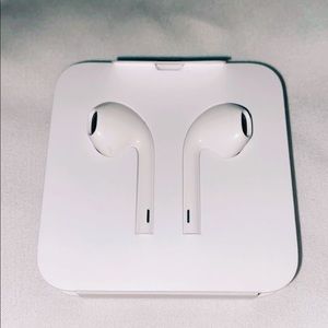 apple earbuds